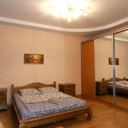 1-Room Apartment 50M2 On Metalurhiv Avenue 17, By Grandhome Zaporizhia Exteriér fotografie
