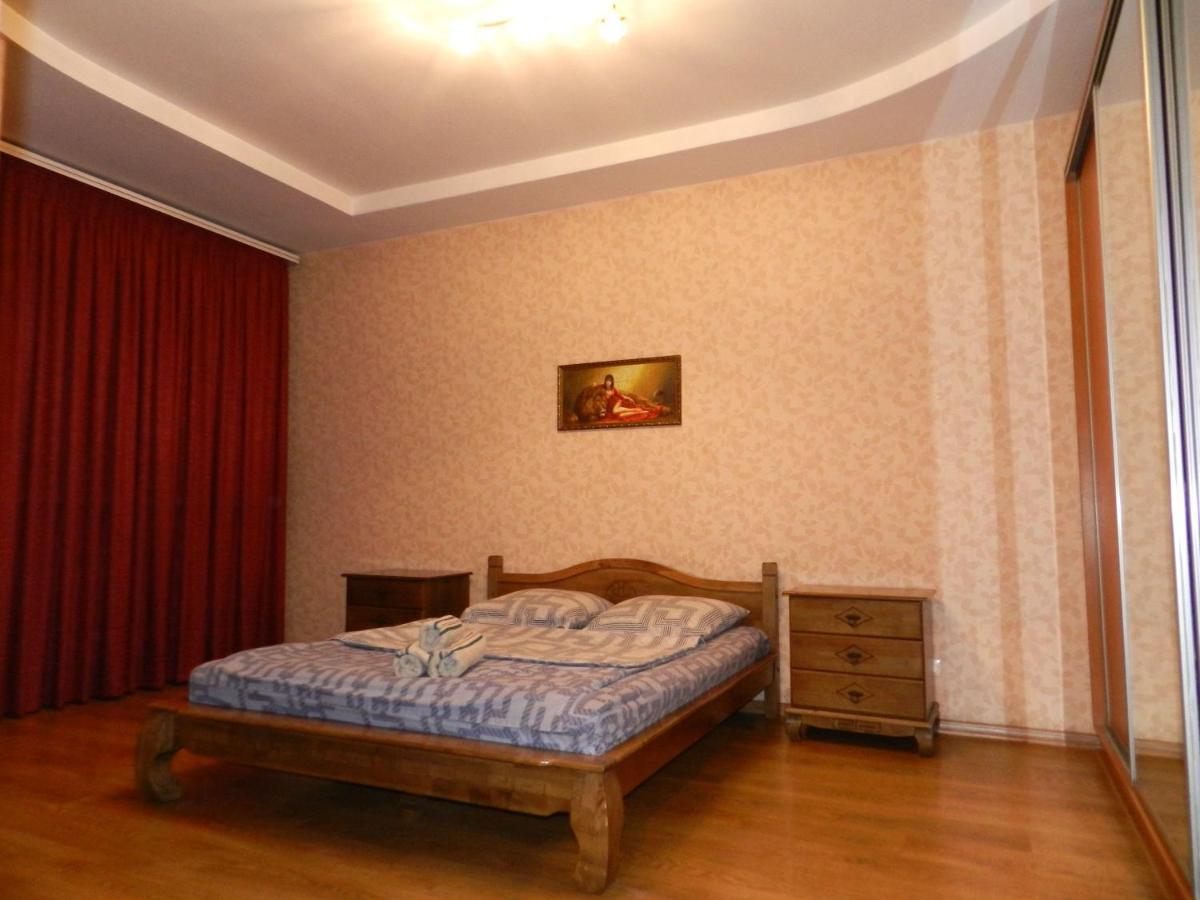 1-Room Apartment 50M2 On Metalurhiv Avenue 17, By Grandhome Zaporizhia Exteriér fotografie