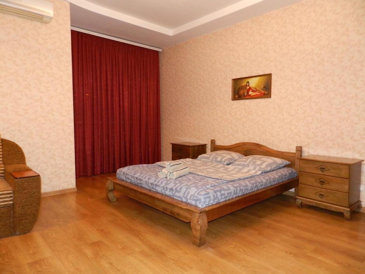 1-Room Apartment 50M2 On Metalurhiv Avenue 17, By Grandhome Zaporizhia Exteriér fotografie